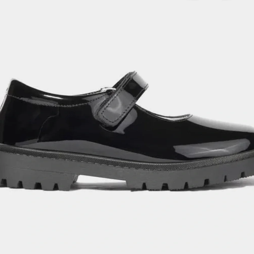 Mary Jane patent leather shoe EUC